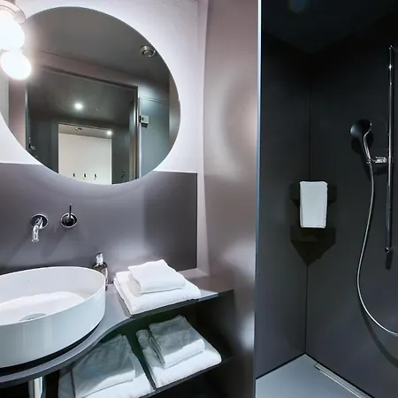 Am Dorfplatz אדלבודן